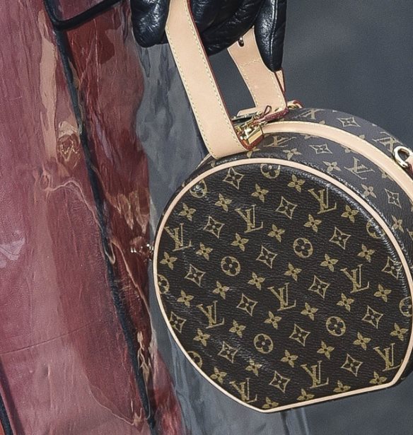Το πιο iconic print του Louis Vuitton επιστρέφει. Μήπως το έχεις και εσύ στη συλλογή σου;
