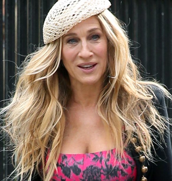 And Just Like That | &#x39C;&#x3B9;&#x3B1; &#x3C0;&#x3B5;&#x3C1;&#x3B9;&#x3AE;&#x3B3;&#x3B7;&#x3C3;&#x3B7; &#x3C3;&#x3C4;&#x3BF; &#x3B4;&#x3B9;&#x3B1;&#x3BC;&#x3AD;&#x3C1;&#x3B9;&#x3C3;&#x3BC;&#x3B1; &#x3C4;&#x3B7;&#x3C2; Carrie Bradshaw &#x3C3;&#x3C4;&#x3B7; &#x39D;&#x3AD;&#x3B1; &#x3A5;&#x3CC;&#x3C1;&#x3BA;&#x3B7;