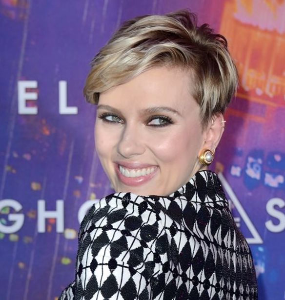 &#x397; Scarlett Johansson &#x3C3;&#x3BA;&#x3AD;&#x3C6;&#x3C4;&#x3B5;&#x3C4;&#x3B1;&#x3B9; &#x3BD;&#x3B1; &#x3B1;&#x3C3;&#x3C7;&#x3BF;&#x3BB;&#x3B7;&#x3B8;&#x3B5;&#x3AF; &#x3BC;&#x3B5; &#x3C4;&#x3B7;&#x3BD; &#x3C0;&#x3BF;&#x3BB;&#x3B9;&#x3C4;&#x3B9;&#x3BA;&#x3AE;