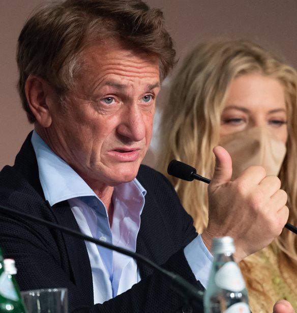Sean Penn | &#x397; &#x3C4;&#x3C1;&#x3BF;&#x3BC;&#x3B1;&#x3BA;&#x3C4;&#x3B9;&#x3BA;&#x3AE; &#x3B5;&#x3BC;&#x3C0;&#x3B5;&#x3B9;&#x3C1;&#x3AF;&#x3B1; &#x3C0;&#x3BF;&#x3C5; &#x3AD;&#x3B6;&#x3B7;&#x3C3;&#x3B5;, &#x3C6;&#x3C4;&#x3AC;&#x3BD;&#x3BF;&#x3BD;&#x3C4;&#x3B1;&#x3C2; &#x3C3;&#x3C4;&#x3B1; &#x3C3;&#x3CD;&#x3BD;&#x3BF;&#x3C1;&#x3B1; &#x39F;&#x3C5;&#x3BA;&#x3C1;&#x3B1;&#x3BD;&#x3AF;&#x3B1;&#x3C2; - &#x3A0;&#x3BF;&#x3BB;&#x3C9;&#x3BD;&#x3AF;&#x3B1;&#x3C2;