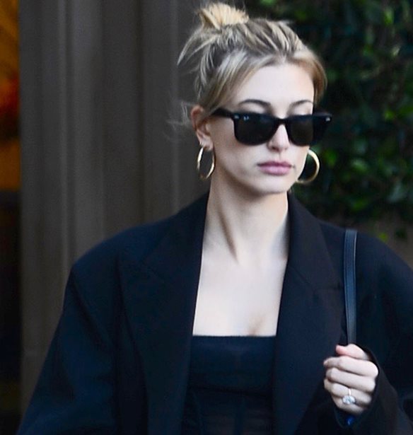 Hailey Baldwin | &#x391;&#x3C5;&#x3C4;&#x3CC; &#x3C4;&#x3BF; look &#x3B8;&#x3B1; &#x3B5;&#x3BD;&#x3B8;&#x3BF;&#x3C5;&#x3C3;&#x3B9;&#x3AC;&#x3C3;&#x3B5;&#x3B9; &#x3BA;&#x3AC;&#x3B8;&#x3B5; denim lover
