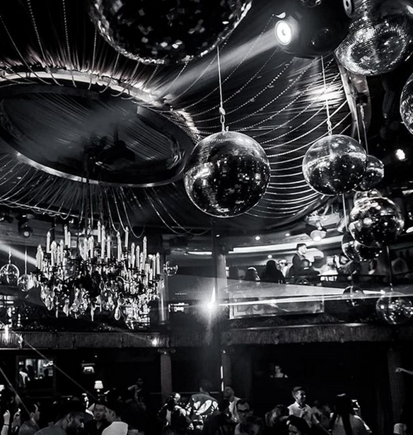 &#x3A4;&#x3BF; &#x3B4;&#x3B9;&#x3AC;&#x3C3;&#x3B7;&#x3BC;&#x3BF; Caf&#xE9; de Paris &#x3C4;&#x3BF;&#x3C5; &#x39B;&#x3BF;&#x3BD;&#x3B4;&#x3AF;&#x3BD;&#x3BF;&#x3C5; &#x3BA;&#x3BB;&#x3B5;&#x3AF;&#x3BD;&#x3B5;&#x3B9; &#x3BC;&#x3B5;&#x3C4;&#x3AC; &#x3B1;&#x3C0;&#x3CC; 96 &#x3C7;&#x3C1;&#x3CC;&#x3BD;&#x3B9;&#x3B1;