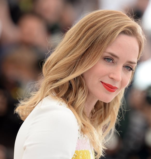 H Emily Blunt &#x3BC;&#x3B5;&#x3C4;&#x3B1;&#x3BC;&#x3BF;&#x3C1;&#x3C6;&#x3CE;&#x3B8;&#x3B7;&#x3BA;&#x3B5; &#x3C3;&#x3C4;&#x3B7;&#x3BD; Mary Poppins &#x3BA;&#x3B1;&#x3B9; &#x3B5;&#x3AF;&#x3BD;&#x3B1;&#x3B9; &#x3C5;&#x3C0;&#x3AD;&#x3C1;&#x3BF;&#x3C7;&#x3B7;!