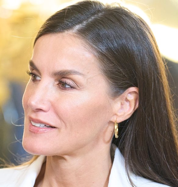 &#x397; &#x3B2;&#x3B1;&#x3C3;&#x3AF;&#x3BB;&#x3B9;&#x3C3;&#x3C3;&#x3B1; Letizia &#x3BC;&#x3B5; &#x3C4;&#x3BF; &#x3C6;&#x3CC;&#x3C1;&#x3B5;&#x3BC;&#x3B1; &#x3C0;&#x3BF;&#x3C5; &#x3B1;&#x3C0;&#x3BF;&#x3C4;&#x3B5;&#x3BB;&#x3B5;&#x3AF; &#x3C4;&#x3B7;&#x3BD; &#x3B9;&#x3B4;&#x3B1;&#x3BD;&#x3B9;&#x3BA;&#x3AE; &#x3B5;&#x3C0;&#x3B9;&#x3BB;&#x3BF;&#x3B3;&#x3AE; &#x3B3;&#x3B9;&#x3B1; &#x3AD;&#x3BD;&#x3B1; &#x3B2;&#x3C1;&#x3B1;&#x3B4;&#x3B9;&#x3BD;&#x3CC; look