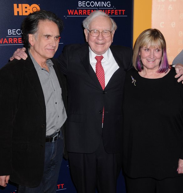 Warren Buffett | &#x393;&#x3B9;&#x3B1;&#x3C4;&#x3AF; &#x3BF; &#x3B4;&#x3B9;&#x3C3;&#x3B5;&#x3BA;&#x3B1;&#x3C4;&#x3BF;&#x3BC;&#x3BC;&#x3C5;&#x3C1;&#x3B9;&#x3BF;&#x3CD;&#x3C7;&#x3BF;&#x3C2; &#x3B5;&#x3C0;&#x3B9;&#x3C7;&#x3B5;&#x3B9;&#x3C1;&#x3B7;&#x3BC;&#x3B1;&#x3C4;&#x3AF;&#x3B1;&#x3C2; &#x3AD;&#x3C7;&#x3B5;&#x3B9; &#x3B1;&#x3C0;&#x3BF;&#x3BA;&#x3BB;&#x3B7;&#x3C1;&#x3CE;&#x3C3;&#x3B5;&#x3B9; &#x3C4;&#x3B9;&#x3C2; &#x3B4;&#x3CD;&#x3BF; &#x3B5;&#x3B3;&#x3B3;&#x3BF;&#x3BD;&#x3AD;&#x3C2; &#x3C4;&#x3BF;&#x3C5;;