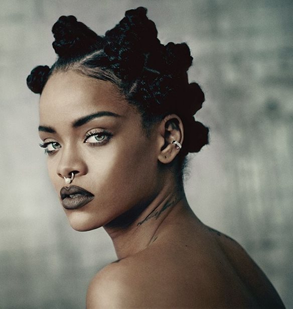 Rihanna: &#x3A6;&#x3CC;&#x3C1;&#x3B5;&#x3C3;&#x3B5; &#x3AE;&#x3B4;&#x3B7; &#x3C4;&#x3B9;&#x3C2; &#x3BC;&#x3C0;&#x3CC;&#x3C4;&#x3B5;&#x3C2; &#x3C0;&#x3BF;&#x3C5; &#x3BA;&#x3AD;&#x3C1;&#x3B4;&#x3B9;&#x3C3;&#x3B1;&#x3BD; &#x3C4;&#x3B9;&#x3C2; &#x3B5;&#x3BD;&#x3C4;&#x3C5;&#x3C0;&#x3CE;&#x3C3;&#x3B5;&#x3B9;&#x3C2; &#x3C3;&#x3C4;&#x3B7;&#x3BD; &#x3B5;&#x3B2;&#x3B4;&#x3BF;&#x3BC;&#x3AC;&#x3B4;&#x3B1; &#x3BC;&#x3CC;&#x3B4;&#x3B1;&#x3C2; &#x3C3;&#x3C4;&#x3BF; &#x3A0;&#x3B1;&#x3C1;&#x3AF;&#x3C3;&#x3B9;