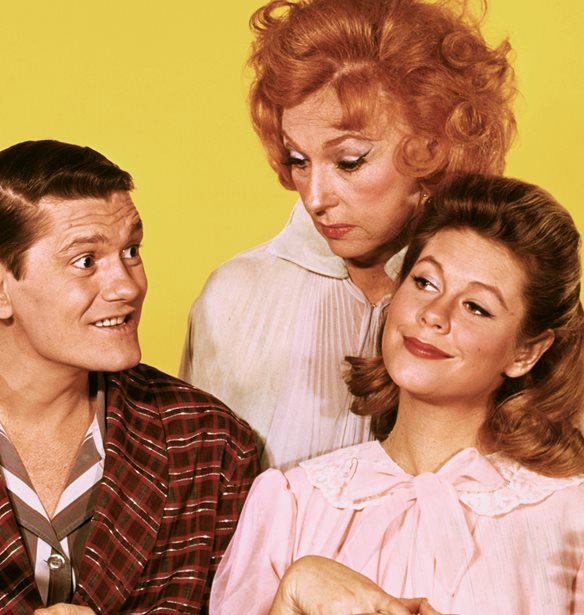 To reboot &#x3C4;&#x3B7;&#x3C2; &#x3B8;&#x3C1;&#x3C5;&#x3BB;&#x3B9;&#x3BA;&#x3AE;&#x3C2; &#x3C3;&#x3B5;&#x3B9;&#x3C1;&#x3AC;&#x3C2; Bewitched &#x3B2;&#x3C1;&#x3AF;&#x3C3;&#x3BA;&#x3B5;&#x3C4;&#x3B1;&#x3B9; &#x3C0;&#x3C1;&#x3BF; &#x3C4;&#x3C9;&#x3BD; &#x3C0;&#x3C5;&#x3BB;&#x3CE;&#x3BD;