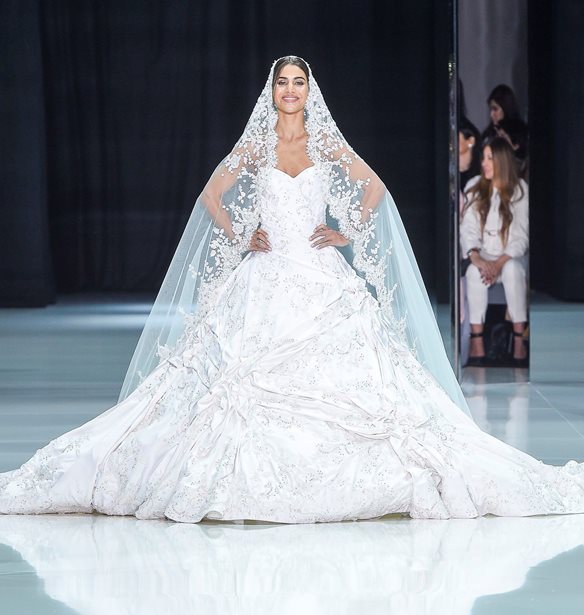Ralph &amp; Russo: 7 bridal looks &#x3B1;&#x3C0;&#x3CC; &#x3C4;&#x3BF;&#x3BD; &#x3BF;&#x3AF;&#x3BA;&#x3BF; &#x3C0;&#x3BF;&#x3C5; &#x3C6;&#x3B7;&#x3BC;&#x3BF;&#x3BB;&#x3BF;&#x3B3;&#x3B5;&#x3AF;&#x3C4;&#x3B1;&#x3B9; &#x3CC;&#x3C4;&#x3B9; &#x3C3;&#x3C7;&#x3B5;&#x3B4;&#x3AF;&#x3B1;&#x3C3;&#x3B5; &#x3C4;&#x3BF; &#x3BD;&#x3C5;&#x3C6;&#x3B9;&#x3BA;&#x3CC; &#x3C4;&#x3B7;&#x3C2; Meghan Markle
