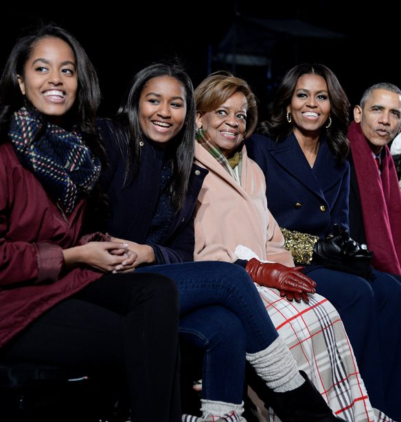 It&#x27;s Christmas time! &#x38C;&#x3C4;&#x3B1;&#x3BD; &#x3BF;&#x3B9; celebrities &#x3C0;&#x3BF;&#x3B6;&#x3AC;&#x3C1;&#x3BF;&#x3C5;&#x3BD; &#x3B3;&#x3B9;&#x3B1; &#x3C4;&#x3B9;&#x3C2; &#x3C7;&#x3C1;&#x3B9;&#x3C3;&#x3C4;&#x3BF;&#x3C5;&#x3B3;&#x3B5;&#x3BD;&#x3BD;&#x3B9;&#x3AC;&#x3C4;&#x3B9;&#x3BA;&#x3B5;&#x3C2; &#x3BA;&#x3AC;&#x3C1;&#x3C4;&#x3B5;&#x3C2; &#x3C4;&#x3BF;&#x3C5;&#x3C2;