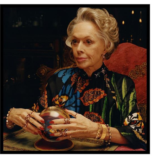 Tippi Hedren: &#x3A0;&#x3C1;&#x3C9;&#x3C4;&#x3B1;&#x3B3;&#x3C9;&#x3BD;&#x3B9;&#x3C3;&#x3C4;&#x3B5;&#x3AF; &#x3C3;&#x3C4;&#x3B7; &#x3BD;&#x3AD;&#x3B1; &#x3BA;&#x3B1;&#x3BC;&#x3C0;&#x3AC;&#x3BD;&#x3B9;&#x3B1; &#x3C4;&#x3BF;&#x3C5; Gucci &#x3C3;&#x3C4;&#x3B1; 88 &#x3C4;&#x3B7;&#x3C2; &#x3C7;&#x3C1;&#x3CC;&#x3BD;&#x3B9;&#x3B1;!