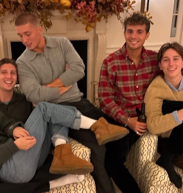 &#x397; &#x39C;&#x3B1;&#x3C1;&#x3AF;&#x3B1; &#x39F;&#x3BB;&#x3C5;&#x3BC;&#x3C0;&#x3AF;&#x3B1; &#x3B1;&#x3C0;&#x3BF;&#x3B8;&#x3B5;&#x3CE;&#x3BD;&#x3B5;&#x3B9; &#x3C4;&#x3BF;&#x3BD; &#x3C3;&#x3C4;&#x3BF;&#x3BB;&#x3B9;&#x3C3;&#x3BC;&#x3CC; &#x3C3;&#x3C4;&#x3BF; &#x3C3;&#x3C0;&#x3AF;&#x3C4;&#x3B9; &#x3C4;&#x3C9;&#x3BD; &#x39D;&#x3C4;&#x3B5; &#x393;&#x3BA;&#x3C1;&#x3B5;&#x3C2; &#x3B3;&#x3B9;&#x3B1; &#x3C4;&#x3B7;&#x3BD; &#x397;&#x3BC;&#x3AD;&#x3C1;&#x3B1; &#x3C4;&#x3C9;&#x3BD; &#x395;&#x3C5;&#x3C7;&#x3B1;&#x3C1;&#x3B9;&#x3C3;&#x3C4;&#x3B9;&#x3CE;&#x3BD;