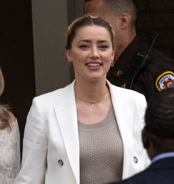 Amber Heard | &#x397; &#x3B1;&#x3BB;&#x3BB;&#x3B1;&#x3B3;&#x3AE; &#x3C3;&#x3C4;&#x3BF; &#x3AC;&#x3C1;&#x3B8;&#x3C1;&#x3BF; &#x3B3;&#x3B9;&#x3B1; &#x3C4;&#x3BF; &#x3BF;&#x3C0;&#x3BF;&#x3AF;&#x3BF; &#x3C4;&#x3B7;&#x3BD; &#x3BC;&#x3AE;&#x3BD;&#x3C5;&#x3C3;&#x3B5; &#x3BF; Johnny Depp &#x3BC;&#x3B5;&#x3C4;&#x3AC; &#x3C4;&#x3B7;&#x3BD; &#x3AE;&#x3C4;&#x3C4;&#x3B1; &#x3C4;&#x3B7;&#x3C2; &#x3C3;&#x3C4;&#x3BF; &#x3B4;&#x3B9;&#x3BA;&#x3B1;&#x3C3;&#x3C4;&#x3AE;&#x3C1;&#x3B9;&#x3BF;