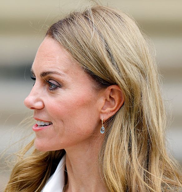 &quot;&#x397; Kate Middleton &#x3C6;&#x3BF;&#x3C1;&#x3AC;&#x3B5;&#x3B9; &#x3C0;&#x3B5;&#x3C1;&#x3BF;&#x3CD;&#x3BA;&#x3B1;;&quot;: &#x39F; &#x3C0;&#x3C1;&#x3CE;&#x3B7;&#x3BD; &#x3BA;&#x3BF;&#x3BC;&#x3BC;&#x3C9;&#x3C4;&#x3AE;&#x3C2; &#x3C4;&#x3B7;&#x3C2; Diana &#x3BC;&#x3B9;&#x3BB;&#x3AC; &#x3B3;&#x3B9;&#x3B1; &#x3C4;&#x3BF; &#x3BD;&#x3AD;&#x3BF; &#x3BE;&#x3B1;&#x3BD;&#x3B8;&#x3CC; look &#x3C4;&#x3B7;&#x3C2; &#x3C0;&#x3C1;&#x3B9;&#x3B3;&#x3BA;&#x3AF;&#x3C0;&#x3B9;&#x3C3;&#x3C3;&#x3B1;&#x3C2; &#x3C4;&#x3B7;&#x3C2; &#x39F;&#x3C5;&#x3B1;&#x3BB;&#x3AF;&#x3B1;&#x3C2;
