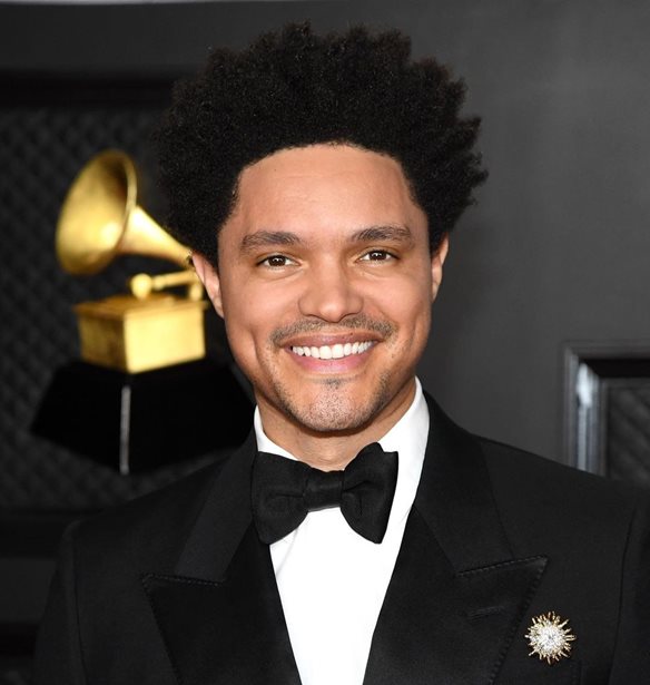 Grammy Awards | To &#x3B1;&#x3C3;&#x3C4;&#x3B5;&#x3AF;&#x3BF; &#x3C4;&#x3BF;&#x3C5; Trevor Noah &#x3B5;&#x3C0;&#x3AF; &#x3C3;&#x3BA;&#x3B7;&#x3BD;&#x3AE;&#x3C2; &#x3B3;&#x3B9;&#x3B1; &#x3C4;&#x3B7; &#x3B2;&#x3B1;&#x3C3;&#x3B9;&#x3BB;&#x3B9;&#x3BA;&#x3AE; &#x3BF;&#x3B9;&#x3BA;&#x3BF;&#x3B3;&#x3AD;&#x3BD;&#x3B5;&#x3B9;&#x3B1;