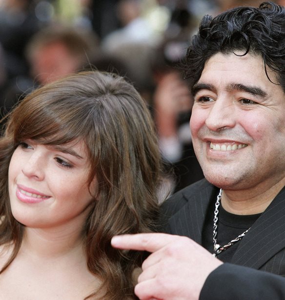 Diego Maradona | &#x397; &#x3C0;&#x3C1;&#x3BF;&#x3C3;&#x3C9;&#x3C0;&#x3B9;&#x3BA;&#x3AE; &#x3B6;&#x3C9;&#x3AE; &#x3C4;&#x3BF;&#x3C5; &#x3AC;&#x3BD;&#x3C4;&#x3C1;&#x3B1; &#x3C0;&#x3BF;&#x3C5; &#x3BC;&#x3AC;&#x3B3;&#x3B5;&#x3C5;&#x3B5; &#x3C4;&#x3B9;&#x3C2; &#x3B3;&#x3C5;&#x3BD;&#x3B1;&#x3AF;&#x3BA;&#x3B5;&#x3C2; &#x3CC;&#x3C3;&#x3BF; &#x3BA;&#x3B1;&#x3B9; &#x3C4;&#x3B7; &#x3BC;&#x3C0;&#x3AC;&#x3BB;&#x3B1;