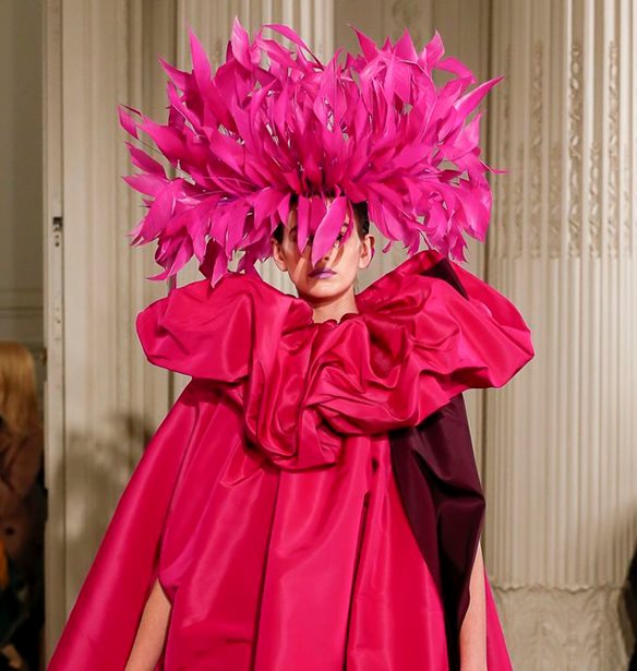 &#x39A;&#x3B1;&#x3BD;&#x3B5;&#x3AF;&#x3C2; &#x3B4;&#x3B5;&#x3BD; &#x3B1;&#x3BD;&#x3B1;&#x3B3;&#x3BD;&#x3CE;&#x3C1;&#x3B9;&#x3C3;&#x3B5; &#x3C4;&#x3B7;&#x3BD; Kaia Gerber &#x3C3;&#x3C4;&#x3BF; show &#x3C4;&#x3BF;&#x3C5; &#x3BF;&#x3AF;&#x3BA;&#x3BF;&#x3C5; Valentino