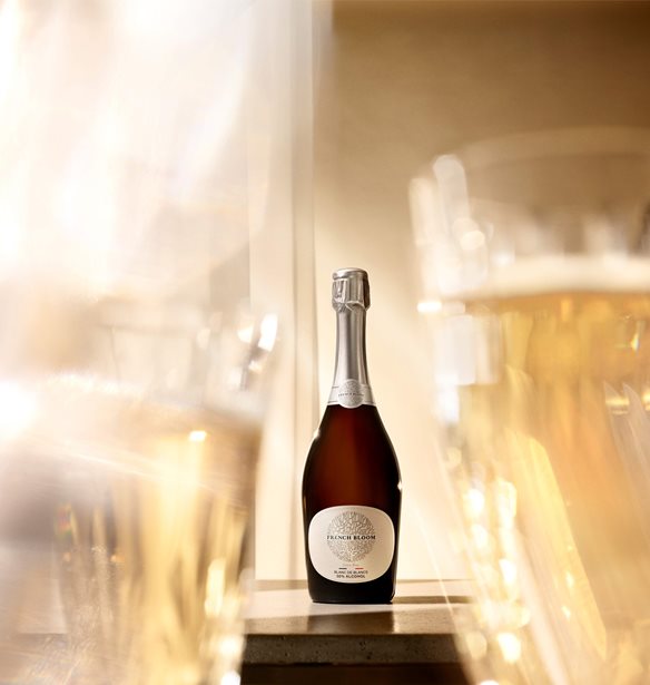 French Bloom | To &#x3B3;&#x3B1;&#x3BB;&#x3BB;&#x3B9;&#x3BA;&#x3CC; non alcoholic sparkling wine &#x3B3;&#x3B9;&#x3B1; &#x3C3;&#x3C4;&#x3B9;&#x3B3;&#x3BC;&#x3AD;&#x3C2; &#x3B1;&#x3C0;&#x3CC;&#x3BB;&#x3B1;&#x3C5;&#x3C3;&#x3B7;&#x3C2; &#x3C7;&#x3C9;&#x3C1;&#x3AF;&#x3C2; &#x3B1;&#x3BB;&#x3BA;&#x3BF;&#x3CC;&#x3BB;