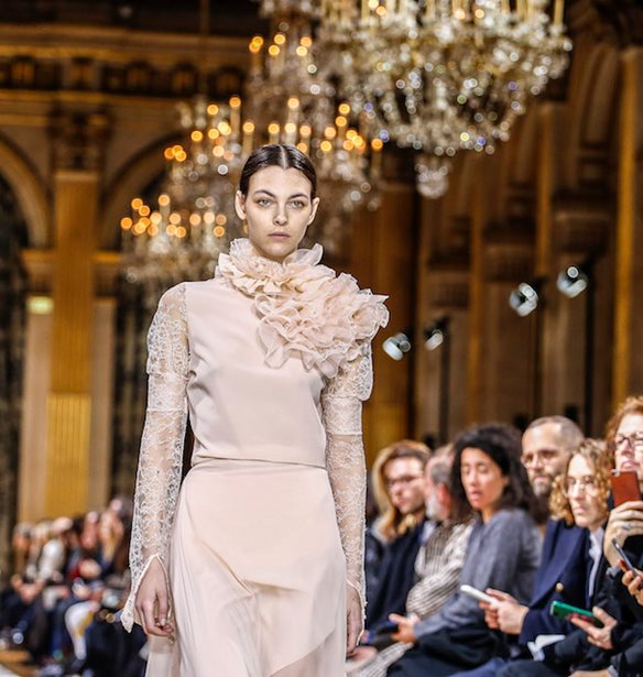 Lanvin: &#x398;&#x3B5;&#x3B1;&#x3BC;&#x3B1;&#x3C4;&#x3B9;&#x3BA;&#x3AE; &#x3C0;&#x3C4;&#x3CE;&#x3C3;&#x3B7; &#x3C4;&#x3C9;&#x3BD; &#x3C0;&#x3C9;&#x3BB;&#x3AE;&#x3C3;&#x3B5;&#x3C9;&#x3BD; &#x3AD;&#x3C0;&#x3B5;&#x3B9;&#x3C4;&#x3B1; &#x3B1;&#x3C0;&#x3CC; &#x3C4;&#x3B7;&#x3BD; &#x3B1;&#x3C0;&#x3BF;&#x3C7;&#x3CE;&#x3C1;&#x3B7;&#x3C3;&#x3B7; &#x3C4;&#x3BF;&#x3C5; Alber Elbaz