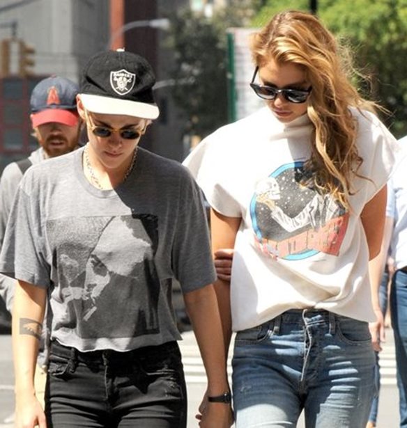 Kristen Stewart- Naomi Campbell: &#x3A0;&#x3BF;&#x3CD; &#x3C4;&#x3B9;&#x3C2; &#x3B5;&#x3BD;&#x3C4;&#x3CC;&#x3C0;&#x3B9;&#x3C3;&#x3B5; &#x3BF; &#x3C6;&#x3C9;&#x3C4;&#x3BF;&#x3B3;&#x3C1;&#x3B1;&#x3C6;&#x3B9;&#x3BA;&#x3CC;&#x3C2; &#x3C6;&#x3B1;&#x3BA;&#x3CC;&#x3C2;;