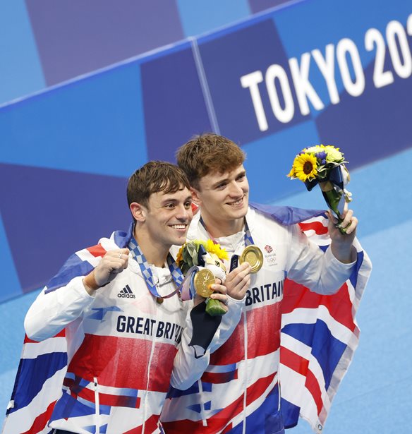 Tom Daley | &#x39F; &#x3B2;&#x3C1;&#x3B5;&#x3C4;&#x3B1;&#x3BD;&#x3CC;&#x3C2; &#x39F;&#x3BB;&#x3C5;&#x3BC;&#x3C0;&#x3B9;&#x3BF;&#x3BD;&#x3AF;&#x3BA;&#x3B7;&#x3C2; &#x3C0;&#x3BF;&#x3C5; &#x3AD;&#x3B3;&#x3B9;&#x3BD;&#x3B5; viral &#x3B5;&#x3C0;&#x3B5;&#x3B9;&#x3B4;&#x3AE; &#x3AD;&#x3C0;&#x3BB;&#x3B5;&#x3BA;&#x3B5; &#x3C3;&#x3C4;&#x3B9;&#x3C2; &#x3B5;&#x3BE;&#x3AD;&#x3B4;&#x3C1;&#x3B5;&#x3C2;