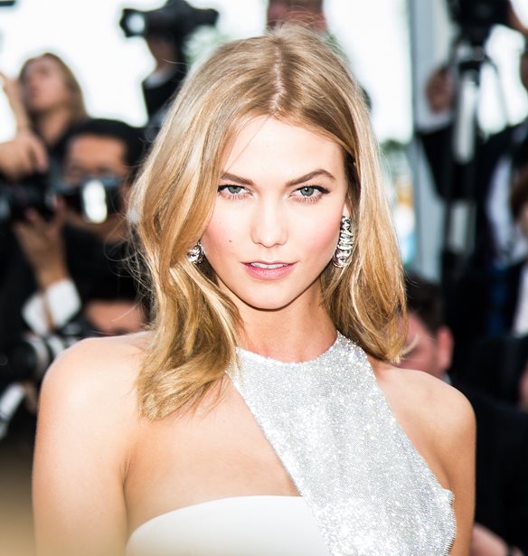 Karlie Kloss: &#x3A4;&#x3B9;&#x3BC;&#x3AC;&#x3C4;&#x3B1;&#x3B9; &#x3B3;&#x3B9;&#x3B1; &#x3C4;&#x3B7; &#x3B8;&#x3B5;&#x3C4;&#x3B9;&#x3BA;&#x3AE; &#x3B5;&#x3C0;&#x3B9;&#x3C1;&#x3C1;&#x3BF;&#x3AE; &#x3C4;&#x3B7;&#x3C2; &#x3C3;&#x3C4;&#x3B9;&#x3C2; &#x3B3;&#x3C5;&#x3BD;&#x3B1;&#x3AF;&#x3BA;&#x3B5;&#x3C2;