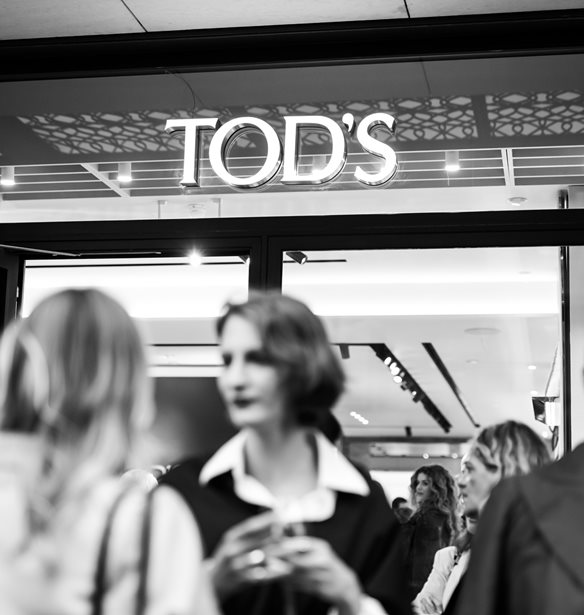 &#x39F;&#x3B9; &#x3BA;&#x3BF;&#x3BC;&#x3C8;&#x3BF;&#x3AF; &#x3BA;&#x3B1;&#x3BB;&#x3B5;&#x3C3;&#x3BC;&#x3AD;&#x3BD;&#x3BF;&#x3B9; &#x3C4;&#x3BF;&#x3C5; &#x3BF;&#x3AF;&#x3BA;&#x3BF;&#x3C5; TOD&#x2019;S &#x3C4;&#x3AF;&#x3BC;&#x3B7;&#x3C3;&#x3B1;&#x3BD; &#x3C4;&#x3B7; &#x3B8;&#x3C1;&#x3C5;&#x3BB;&#x3B9;&#x3BA;&#x3AE; TOD&#x2019;S Di Bag &#x3C3;&#x3C4;&#x3B7; boutique &#x3C4;&#x3B7;&#x3C2; &#x391;&#x3B8;&#x3AE;&#x3BD;&#x3B1;&#x3C2;