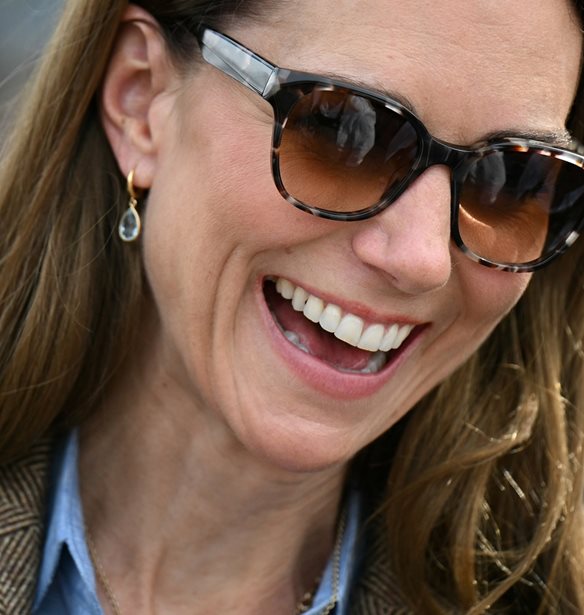 Kate Middleton | &#x3A4;&#x3B9; &#x3C3;&#x3C5;&#x3BC;&#x3B2;&#x3BF;&#x3BB;&#x3AF;&#x3B6;&#x3BF;&#x3C5;&#x3BD; &#x3C4;&#x3B1; &#x3BA;&#x3BF;&#x3C3;&#x3BC;&#x3AE;&#x3BC;&#x3B1;&#x3C4;&#x3B1; &#x3C0;&#x3BF;&#x3C5; &#x3B5;&#x3C0;&#x3AD;&#x3BB;&#x3B5;&#x3BE;&#x3B5; &#x3C3;&#x3C4;&#x3B7;&#x3BD; &#x3B5;&#x3C0;&#x3AD;&#x3C4;&#x3B5;&#x3B9;&#x3BF; &#x3B3;&#x3AC;&#x3BC;&#x3BF;&#x3C5; &#x3C4;&#x3B7;&#x3C2; &#x3BC;&#x3B5; &#x3C4;&#x3BF;&#x3BD; &#x3C0;&#x3C1;&#x3AF;&#x3B3;&#x3BA;&#x3B9;&#x3C0;&#x3B1; William;