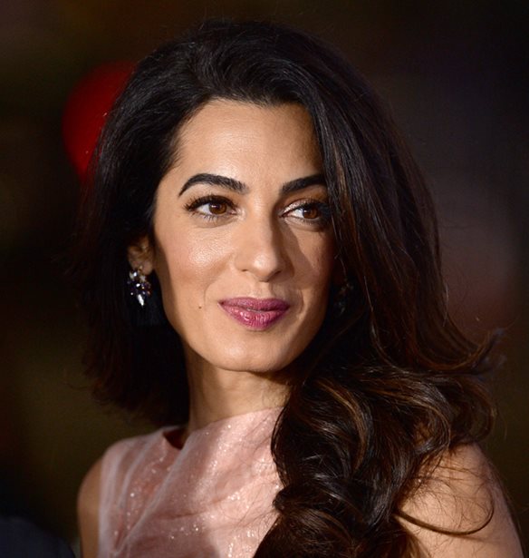 Amal Alamuddin: &#x395;&#x3C0;&#x3B9;&#x3B2;&#x3B5;&#x3B2;&#x3B1;&#x3B9;&#x3CE;&#x3B8;&#x3B7;&#x3BA;&#x3B5; &#x3B7; &#x3B5;&#x3B3;&#x3BA;&#x3C5;&#x3BC;&#x3BF;&#x3C3;&#x3CD;&#x3BD;&#x3B7; &#x3C4;&#x3B7;&#x3C2; &#x3C3;&#x3B5; &#x3B4;&#x3AF;&#x3B4;&#x3C5;&#x3BC;&#x3B1;