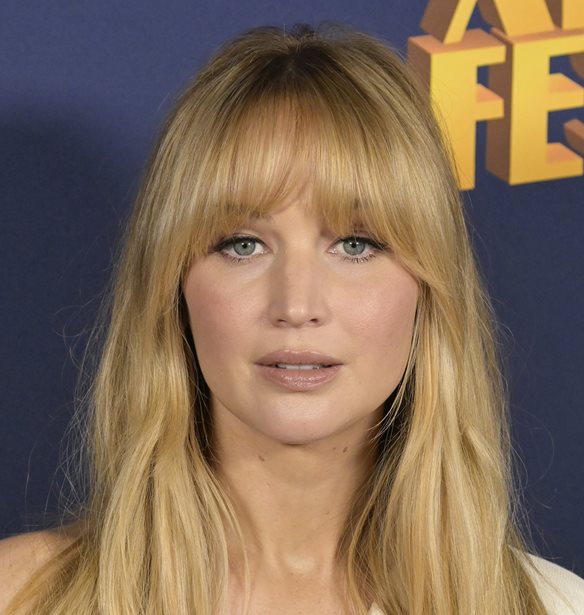 Jennifer Lawrence | &#x3A4;o &#x3B1;&#x3B3;&#x3B1;&#x3C0;&#x3B7;&#x3BC;&#x3AD;&#x3BD;o &#x3C4;&#x3B7;&#x3C2; foundation &#x3C3;&#x3B5; &#x3BC;&#x3BF;&#x3C1;&#x3C6;&#x3AE; stick &#x3B3;&#x3B9;&#x3B1; &#x3BB;&#x3B5;&#x3AF;&#x3B1; &#x3B5;&#x3C0;&#x3B9;&#x3B4;&#x3B5;&#x3C1;&#x3BC;&#x3AF;&#x3B4;&#x3B1; &#x3C7;&#x3C9;&#x3C1;&#x3AF;&#x3C2; &#x3B1;&#x3C4;&#x3AD;&#x3BB;&#x3B5;&#x3B9;&#x3B5;&#x3C2;