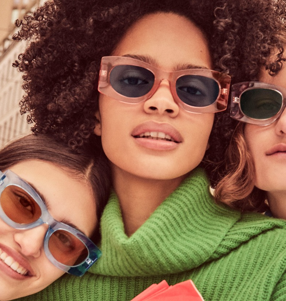Sunglasses styling | &#x397; &#x3BD;&#x3AD;&#x3B1; &#x3C4;&#x3AC;&#x3C3;&#x3B7; &#x3C3;&#x3C4;&#x3B1; &#x3B3;&#x3C5;&#x3B1;&#x3BB;&#x3B9;&#x3AC; &#x3C0;&#x3C1;&#x3BF;&#x3C4;&#x3B5;&#x3AF;&#x3BD;&#x3B5;&#x3B9; twinning &#x3BC;&#x3B5; &#x3C4;&#x3B9;&#x3C2; &#x3C6;&#x3AF;&#x3BB;&#x3B5;&#x3C2; &#x3C3;&#x3BF;&#x3C5;