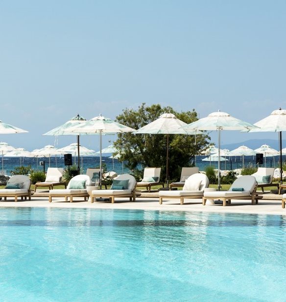 &#x3A3;&#x3C4;&#x3B7;&#x3BD; &#x3C0;&#x3B9;&#x3BF; chic &#x3C0;&#x3B1;&#x3C1;&#x3B1;&#x3BB;&#x3AF;&#x3B1; &#x3C4;&#x3B7;&#x3C2; &#x391;&#x3B8;&#x3B7;&#x3BD;&#x3B1;&#x3CA;&#x3BA;&#x3AE;&#x3C2; &#x3A1;&#x3B9;&#x3B2;&#x3B9;&#x3AD;&#x3C1;&#x3B1;&#x3C2;, &#x3B7; &#x3C0;&#x3BF;&#x3BB;&#x3C5;&#x3C4;&#x3AD;&#x3BB;&#x3B5;&#x3B9;&#x3B1; &#x3C3;&#x3C5;&#x3BD;&#x3B1;&#x3BD;&#x3C4;&#x3AC; &#x3C4;&#x3B7;&#x3BD; &#x3BF;&#x3BC;&#x3BF;&#x3C1;&#x3C6;&#x3B9;&#x3AC;
