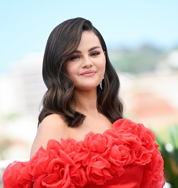 Selena Gomez | &#x397; &#x3BA;&#x3AF;&#x3BD;&#x3B7;&#x3C3;&#x3B7; &#x3C0;&#x3BF;&#x3C5; &#x3B4;&#x3B5;&#x3AF;&#x3C7;&#x3BD;&#x3B5;&#x3B9; &#x3CC;&#x3C4;&#x3B9; &#x3B1;&#x3C1;&#x3C1;&#x3B1;&#x3B2;&#x3C9;&#x3BD;&#x3B9;&#x3AC;&#x3C3;&#x3C4;&#x3B7;&#x3BA;&#x3B5; &#x3BC;&#x3B5; &#x3C4;&#x3BF;&#x3BD; Benny Blanco