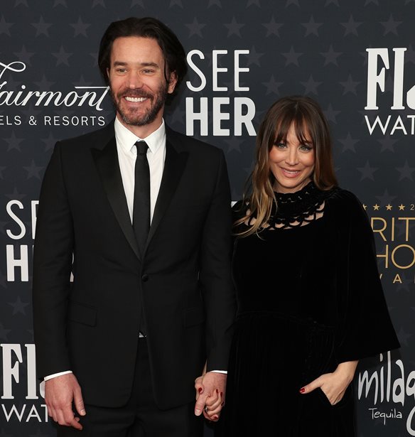 H Kaley Cuoco &#x3AD;&#x3C6;&#x3B5;&#x3C1;&#x3B5; &#x3C3;&#x3C4;&#x3BF;&#x3BD; &#x3BA;&#x3CC;&#x3C3;&#x3BC;&#x3BF; &#x3C4;&#x3BF; &#x3C0;&#x3C1;&#x3CE;&#x3C4;&#x3BF; &#x3C4;&#x3B7;&#x3C2; &#x3C0;&#x3B1;&#x3B9;&#x3B4;&#x3AF;