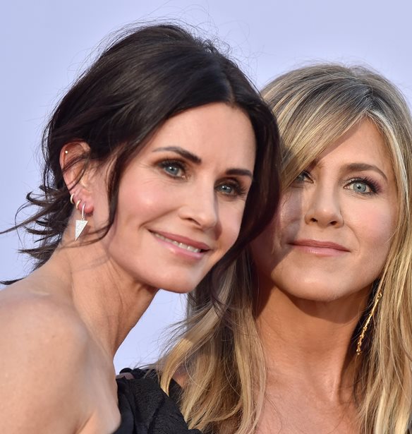 &#x397; Courteney Cox &#x3B5;&#x3CD;&#x3C7;&#x3B5;&#x3C4;&#x3B1;&#x3B9; &quot;&#x3C7;&#x3C1;&#x3CC;&#x3BD;&#x3B9;&#x3B1; &#x3C0;&#x3BF;&#x3BB;&#x3BB;&#x3AC;&quot; &#x3C3;&#x3C4;&#x3B7; Jennifer Aniston &#x3BC;&#x3B5; &#x3BC;&#x3AF;&#x3B1; &#x3BA;&#x3BF;&#x3B9;&#x3BD;&#x3AE; &#x3C4;&#x3BF;&#x3C5;&#x3C2; &#x3C6;&#x3C9;&#x3C4;&#x3BF;&#x3B3;&#x3C1;&#x3B1;&#x3C6;&#x3AF;&#x3B1; &#x3B1;&#x3C0;&#x3CC; &#x3C4;&#x3BF; &#x3C0;&#x3B1;&#x3C1;&#x3B5;&#x3BB;&#x3B8;&#x3CC;&#x3BD;