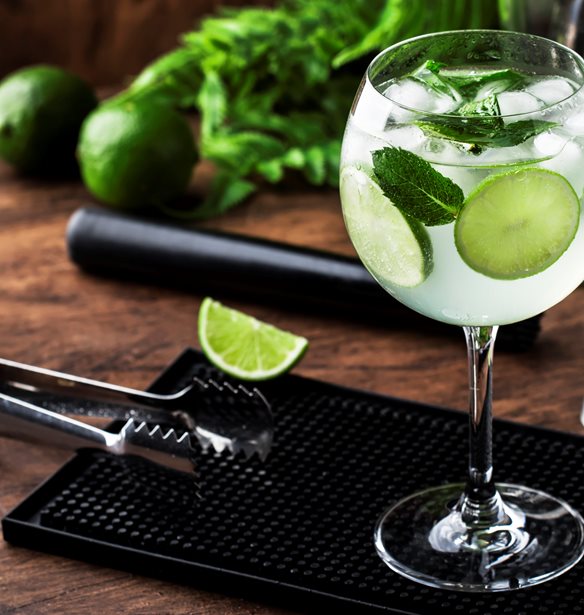 &#x39A;&#x3B1;&#x3BB;&#x3CD;&#x3C4;&#x3B5;&#x3C1;&#x3BF; gin tonic &#x3C3;&#x3B5; 4 &#x3B2;&#x3AE;&#x3BC;&#x3B1;&#x3C4;&#x3B1;