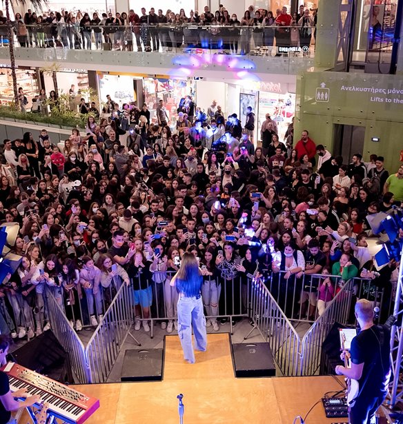 &#x38C;&#x3BB;&#x3B1; &#x3CC;&#x3C3;&#x3B1; &#x3AD;&#x3B3;&#x3B9;&#x3BD;&#x3B1;&#x3BD; &#x3C3;&#x3C4;&#x3BF; &quot;Live Stage&quot; &#x3C4;&#x3BF;&#x3C5; &#x39B;&#x3AC;&#x3BC;&#x3C8;&#x3B7; 92,3 &#x3C3;&#x3C4;&#x3BF; Athens Metro Mall