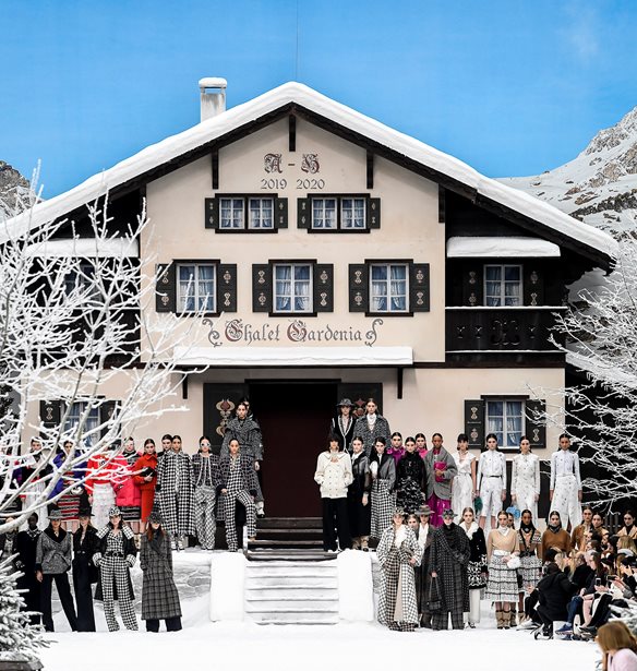 Η τελευταία συλλογή του Karl Lagerfeld για τη Chanel μόλις παρουσιάστηκε στο Παρίσι