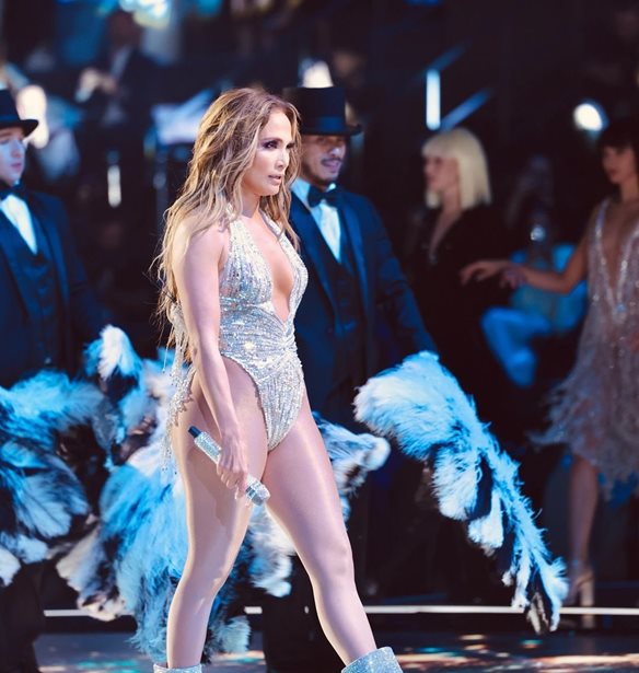 1001 Seasons of Elie Saab | &#x39F;&#x3B9; celebrities &#x3C0;&#x3BF;&#x3C5; &#x3C4;&#x3AF;&#x3BC;&#x3B7;&#x3C3;&#x3B1;&#x3BD; &#x3C4;&#x3BF;&#x3BD; &#x3C3;&#x3C7;&#x3B5;&#x3B4;&#x3B9;&#x3B1;&#x3C3;&#x3C4;&#x3AE; &#x3C3;&#x3C4;&#x3BF; &#x3BC;&#x3B5;&#x3B3;&#x3B1;&#x3BB;&#x3B5;&#x3B9;&#x3CE;&#x3B4;&#x3B5;&#x3C2; show &#x3C4;&#x3BF;&#x3C5; &#x3C3;&#x3C4;&#x3BF; &#x3A1;&#x3B9;&#x3AC;&#x3BD;&#x3C4;