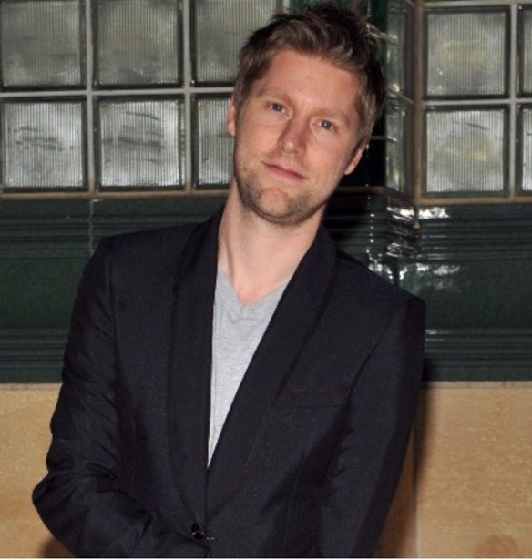 O Christopher Bailey &#x3C6;&#x3B5;&#x3CD;&#x3B3;&#x3B5;&#x3B9; &#x3B1;&#x3C0;&#x3CC; &#x3C4;&#x3BF;&#x3BD; &#x3BF;&#x3AF;&#x3BA;&#x3BF; Burberry