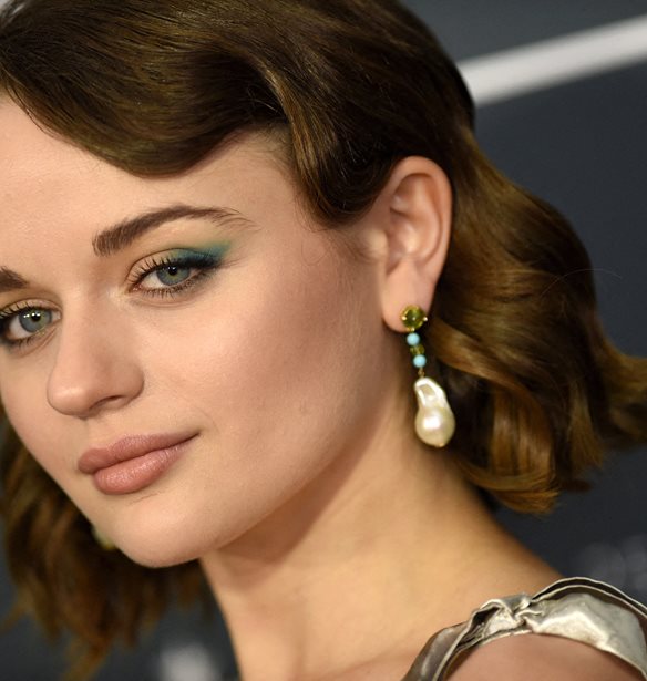 &#x397; Joey King &#x3BC;&#x27; &#x3AD;&#x3BD;&#x3B1; &#x3B4;&#x3B9;&#x3B1;&#x3C7;&#x3C1;&#x3BF;&#x3BD;&#x3B9;&#x3BA;&#x3CC; &#x3BA;&#x3BF;&#x3C3;&#x3C4;&#x3BF;&#x3CD;&#x3BC;&#x3B9; &#x3C4;&#x3B7;&#x3C2; &#x3B3;&#x3C5;&#x3BD;&#x3B1;&#x3B9;&#x3BA;&#x3B5;&#x3AF;&#x3B1;&#x3C2; &#x3B3;&#x3BA;&#x3B1;&#x3C1;&#x3BD;&#x3C4;&#x3B1;&#x3C1;&#x3CC;&#x3BC;&#x3C0;&#x3B1;&#x3C2; &#x3B1;&#x3C0;&#x3CC; &#x3C4;&#x3B7; &#x3C3;&#x3C5;&#x3BB;&#x3BB;&#x3BF;&#x3B3;&#x3AE; Max Mara