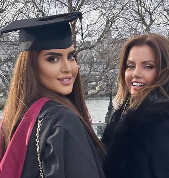 Sheikha Mahra | &#x397; &#x3C0;&#x3C1;&#x3B9;&#x3B3;&#x3BA;&#x3AF;&#x3C0;&#x3B9;&#x3C3;&#x3C3;&#x3B1; &#x3C4;&#x3BF;&#x3C5; &#x39D;&#x3C4;&#x3BF;&#x3C5;&#x3BC;&#x3C0;&#x3AC;&#x3B9; &#x3BC;&#x3B5; &#x3C4;&#x3B7;&#x3BD; &#x395;&#x3BB;&#x3BB;&#x3B7;&#x3BD;&#x3AF;&#x3B4;&#x3B1; &#x3BC;&#x3B7;&#x3C4;&#x3AD;&#x3C1;&#x3B1; &#x3B1;&#x3C1;&#x3C1;&#x3B1;&#x3B2;&#x3C9;&#x3BD;&#x3B9;&#x3AC;&#x3C3;&#x3C4;&#x3B7;&#x3BA;&#x3B5; &#x3C4;&#x3BF;&#x3BD; &#x3C1;&#x3AC;&#x3C0;&#x3B5;&#x3C1; French Montana