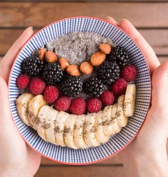 Smoothie και smoothie bowl: Ποιες είναι οι διαφορές τους και τι είναι καλύτερο;