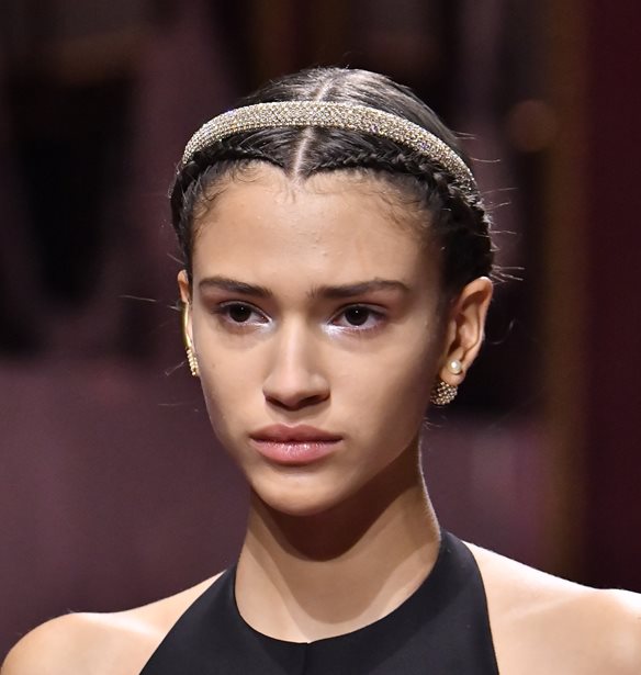 Street style approved | &#x397; &#x3C3;&#x3C4;&#x3AD;&#x3BA;&#x3B1; &#x3B5;&#x3AF;&#x3BD;&#x3B1;&#x3B9; &#x3C4;&#x3BF; &#x3C0;&#x3B9;&#x3BF; &#x3BA;&#x3BF;&#x3BC;&#x3C8;&#x3CC; &#x3B1;&#x3BE;&#x3B5;&#x3C3;&#x3BF;&#x3C5;&#x3AC;&#x3C1; &#x3BC;&#x3B1;&#x3BB;&#x3BB;&#x3B9;&#x3CE;&#x3BD; &#x3C0;&#x3BF;&#x3C5; &#x3BC;&#x3C0;&#x3BF;&#x3C1;&#x3B5;&#x3AF;&#x3C2; &#x3BD;&#x3B1; &#x3C6;&#x3BF;&#x3C1;&#x3AD;&#x3C3;&#x3B5;&#x3B9;&#x3C2; &#x3C4;&#x3CE;&#x3C1;&#x3B1;