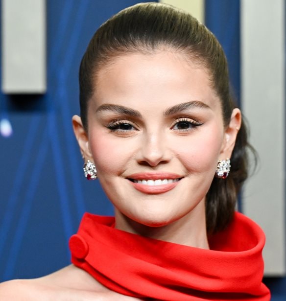 Emmy Awards 2025 | &#x3A4;&#x3B1; &#x3B5;&#x3BD;&#x3C4;&#x3C5;&#x3C0;&#x3C9;&#x3C3;&#x3B9;&#x3B1;&#x3BA;&#x3AC; beauty looks &#x3C4;&#x3BF;&#x3C5; &#x3C4;&#x3B7;&#x3BB;&#x3B5;&#x3BF;&#x3C0;&#x3C4;&#x3B9;&#x3BA;&#x3BF;&#x3CD; &#x3B8;&#x3B5;&#x3C3;&#x3BC;&#x3BF;&#x3CD;