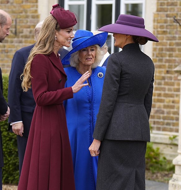 H &#x3C3;&#x3C4;&#x3B9;&#x3B3;&#x3BC;&#x3AE; &#x3C0;&#x3BF;&#x3C5; &#x3CC;&#x3BB;&#x3BF;&#x3B9; &#x3C0;&#x3B5;&#x3C1;&#x3AF;&#x3BC;&#x3B5;&#x3BD;&#x3B1;&#x3BD;! Kate Middleton &#x3BA;&#x3B1;&#x3B9; &#x39C;elania Trump &#x3BC;&#x3B1;&#x3B6;&#x3AF; &#x3C3;&#x3C4;&#x3BF; &#x39A;&#x3AC;&#x3C3;&#x3C4;&#x3C1;&#x3BF; &#x3C4;&#x3BF;&#x3C5; Windsor