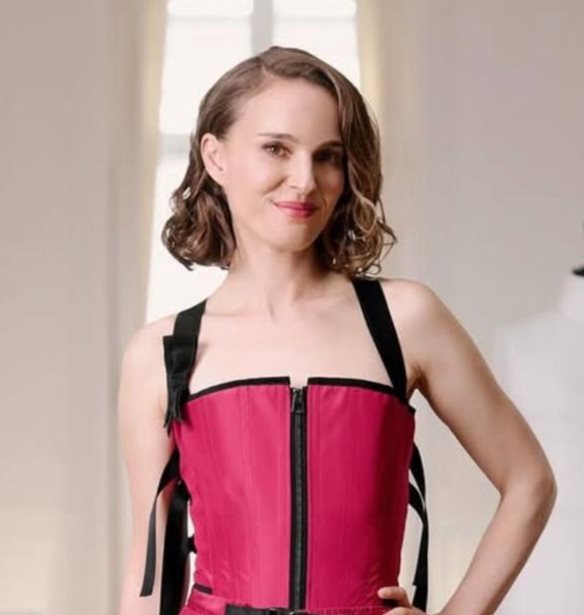 Natalie Portman | &#x3A4;&#x3BF; &#x3C1;&#x3BF;&#x3BC;&#x3B1;&#x3BD;&#x3C4;&#x3B9;&#x3BA;&#x3CC; beauty look &#x3C4;&#x3B7;&#x3C2; &#x3C3;&#x3C4;&#x3B7; &#x3BD;&#x3AD;&#x3B1; &#x3BA;&#x3B1;&#x3BC;&#x3C0;&#x3AC;&#x3BD;&#x3B9;&#x3B1; Miss Dior
