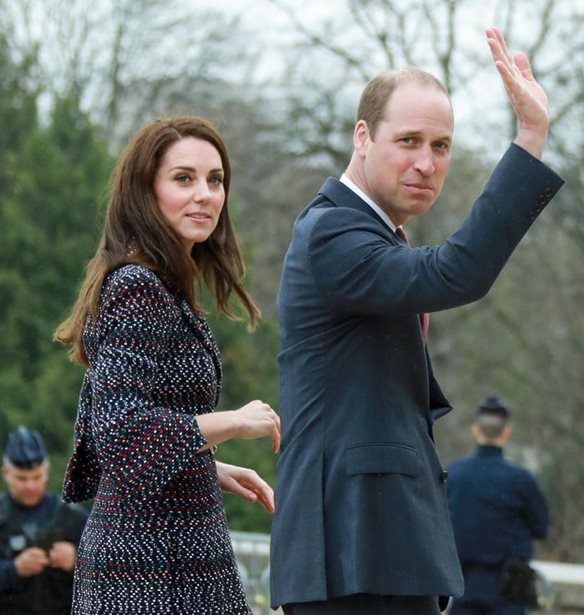 &#x393;&#x3B9;&#x3B1;&#x3C4;&#x3AF; &#x3B7; &#x3B2;&#x3B1;&#x3C3;&#x3B9;&#x3BB;&#x3B9;&#x3BA;&#x3AE; &#x3BF;&#x3B9;&#x3BA;&#x3BF;&#x3B3;&#x3AD;&#x3BD;&#x3B5;&#x3B9;&#x3B1; &#x3C0;&#x3B1;&#x3AF;&#x3C1;&#x3BD;&#x3B5;&#x3B9; &#x3C0;&#x3AC;&#x3BD;&#x3C4;&#x3B1; &#x3BC;&#x3B1;&#x3B6;&#x3AF; &#x3C4;&#x3B7;&#x3C2; &#x3BC;&#x3B1;&#x3CD;&#x3C1;&#x3B1; &#x3C1;&#x3BF;&#x3CD;&#x3C7;&#x3B1; &#x3C3;&#x3C4;&#x3B1; &#x3C4;&#x3B1;&#x3BE;&#x3AF;&#x3B4;&#x3B9;&#x3B1;;