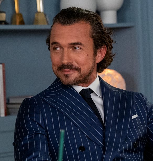 William Abadie | &#x39F; Antoine &#x3C4;&#x3BF;&#x3C5; &quot;Emily in Paris&quot; &#x3BA;&#x3AC;&#x3BD;&#x3B5;&#x3B9; &#x3B5;&#x3BC;&#x3C6;&#x3AC;&#x3BD;&#x3B9;&#x3C3;&#x3B7; &#x3C3;&#x3C4;&#x3BF; &quot;And Just Like That&quot; &#x3BA;&#x3B1;&#x3B9; &#x3C4;&#x3BF; Twitter &#x3AD;&#x3C7;&#x3B5;&#x3B9; &#x3B1;&#x3BD;&#x3C4;&#x3B9;&#x3C1;&#x3C1;&#x3AE;&#x3C3;&#x3B5;&#x3B9;&#x3C2;