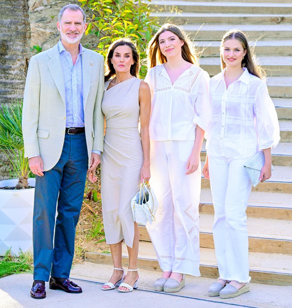&#x392;&#x3B1;&#x3C3;&#x3AF;&#x3BB;&#x3B9;&#x3C3;&#x3C3;&#x3B1; Letizia &amp; &#x392;&#x3B1;&#x3C3;&#x3B9;&#x3BB;&#x3B9;&#x3AC;&#x3C2; Felipe | &#x393;&#x3B9;&#x3BF;&#x3C4;, &#x3B5;&#x3BB;&#x3BB;&#x3B7;&#x3BD;&#x3B9;&#x3BA;&#x3AD;&#x3C2; &#x3C0;&#x3B1;&#x3C1;&#x3B1;&#x3BB;&#x3AF;&#x3B5;&#x3C2; &#x3BA;&#x3B1;&#x3B9; &#x3B1;&#x3BE;&#x3B9;&#x3BF;&#x3B8;&#x3AD;&#x3B1;&#x3C4;&#x3B1; &#x3C3;&#x3C4;&#x3B7;&#x3BD; &#x399;&#x3C3;&#x3C0;&#x3B1;&#x3BD;&#x3AF;&#x3B1; &#x3B1;&#x3BD;&#x3AD;&#x3B2;&#x3B1;&#x3C3;&#x3B1;&#x3BD; &#x3C4;&#x3BF; &#x3BA;&#x3CC;&#x3C3;&#x3C4;&#x3BF;&#x3C2; &#x3C4;&#x3C9;&#x3BD; &#x3B4;&#x3B9;&#x3B1;&#x3BA;&#x3BF;&#x3C0;&#x3CE;&#x3BD; &#x3C4;&#x3BF;&#x3C5;&#x3C2;