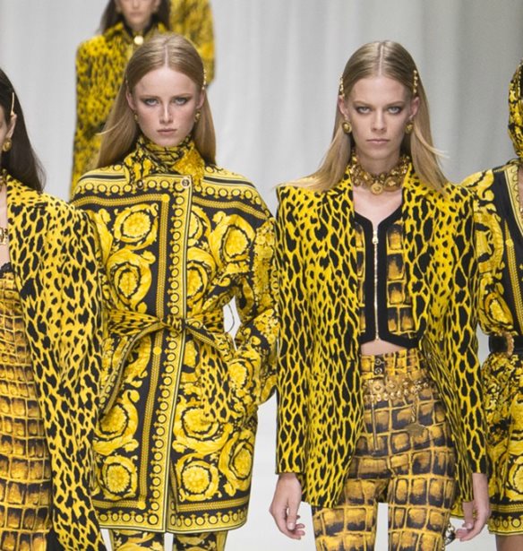 &#x39F; &#x3BF;&#x3AF;&#x3BA;&#x3BF;&#x3C2; Versace &#x3BA;&#x3B1;&#x3C4;&#x3B1;&#x3C1;&#x3B3;&#x3B5;&#x3AF; &#x3C4;&#x3B7; &#x3B3;&#x3BF;&#x3CD;&#x3BD;&#x3B1; &#x3B1;&#x3C0;&#x3CC; &#x3B5;&#x3C0;&#x3CC;&#x3BC;&#x3B5;&#x3BD;&#x3B5;&#x3C2; &#x3C4;&#x3B9;&#x3C2; &#x3C3;&#x3C5;&#x3BB;&#x3BB;&#x3BF;&#x3B3;&#x3AD;&#x3C2; &#x3C4;&#x3BF;&#x3C5;